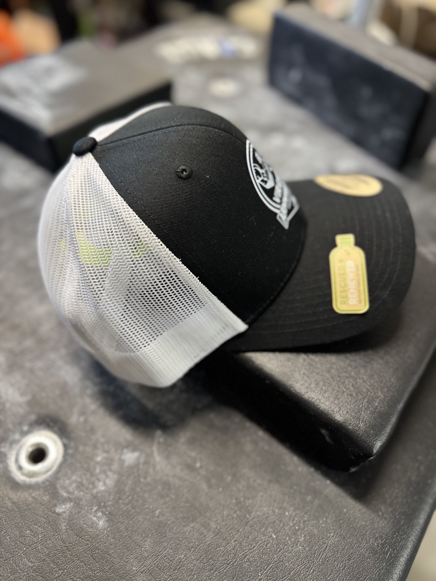 VAL Snapback trucker cap - White logo